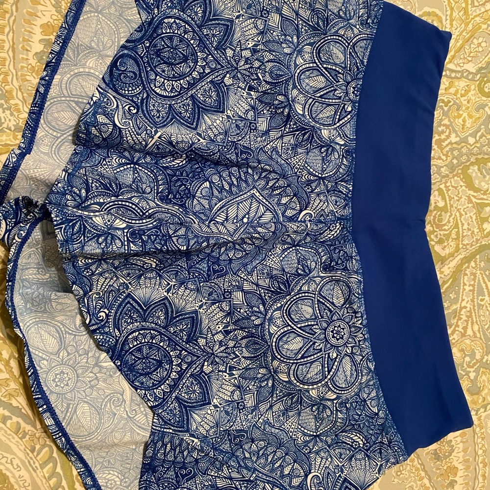 CALIA by Carrie Underwood shorts, size S